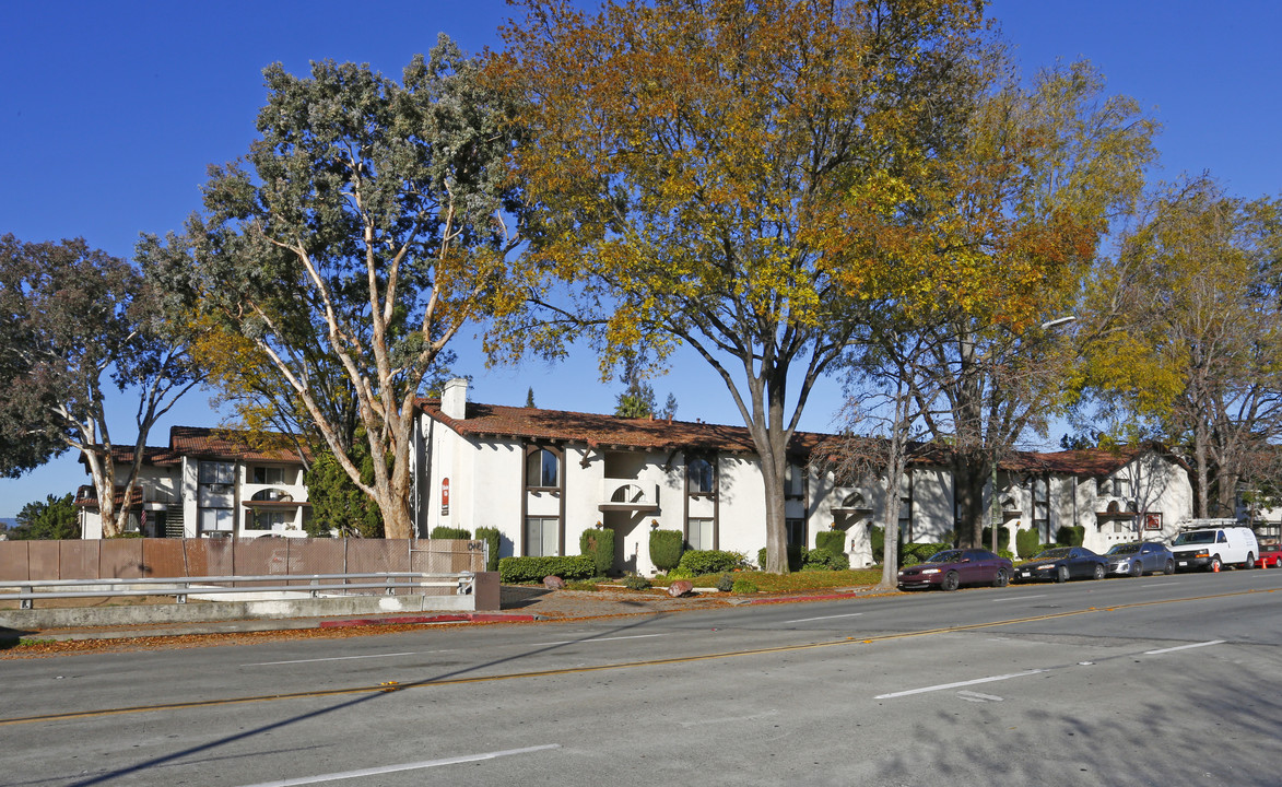 Mission Villa Apartments in San Jose, CA - Foto de edificio