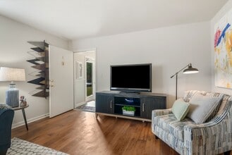 Waterford Square Apartment Homes in Huntsville, AL - Building Photo - Building Photo