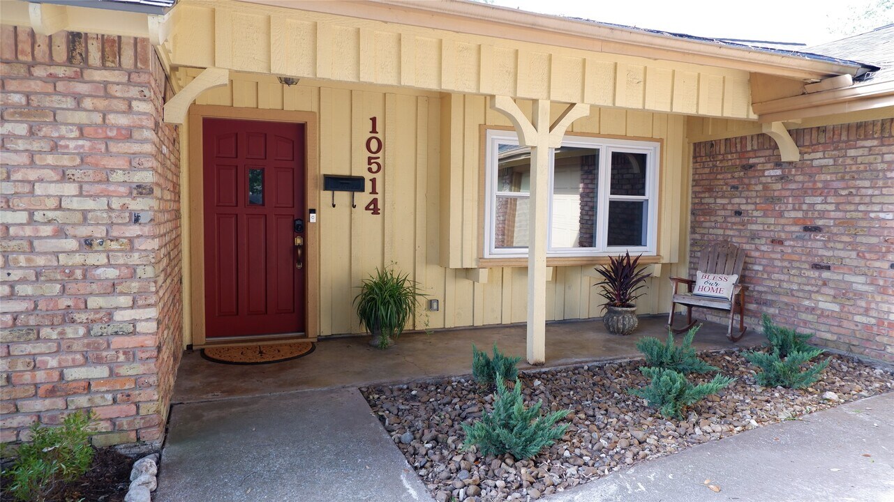 10514 Haddington Dr in Houston, TX - Foto de edificio