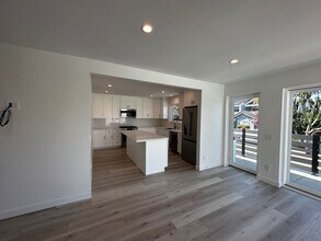 2063 Edinburg Ave in Encinitas, CA - Building Photo - Building Photo