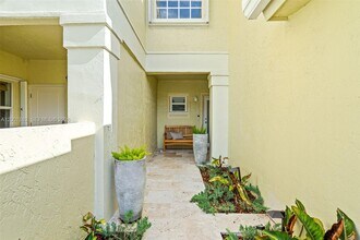 11845 SW 100th St in Miami, FL - Building Photo - Building Photo