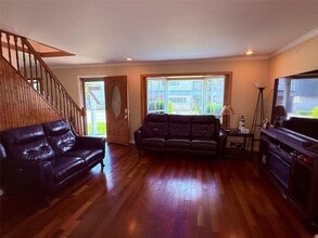 7 Ronald Ave in Hicksville, NY - Building Photo - Building Photo