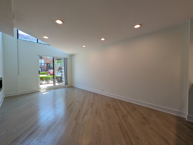 1014 W Grace St, Unit #954B101 in Chicago, IL - Building Photo - Building Photo