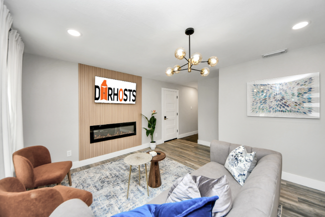 2126 Woodcrest Dr in Houston, TX - Building Photo - Building Photo