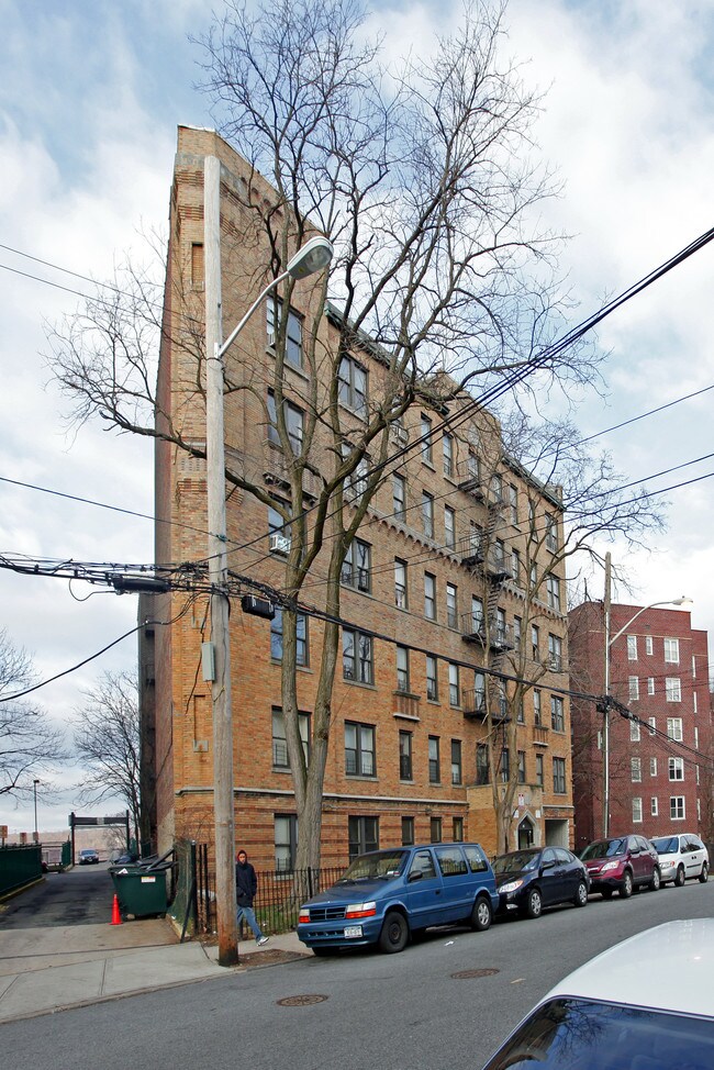 Highland Manor in Yonkers, NY - Foto de edificio - Building Photo