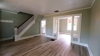 14 S 2nd St in Youngwood, PA - Building Photo