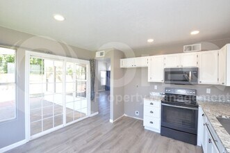 3606 W Creedance Blvd in Glendale, AZ - Building Photo - Building Photo