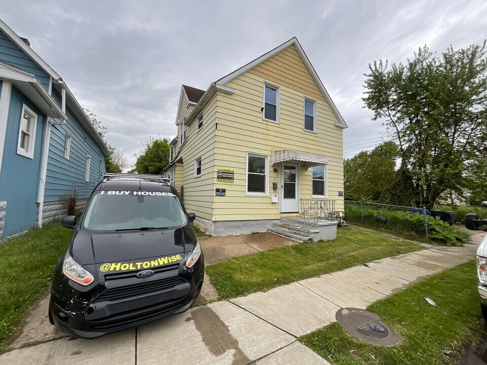 3392 W 49th St, Unit 3392 West 49th Street Down in Cleveland, OH - Building Photo