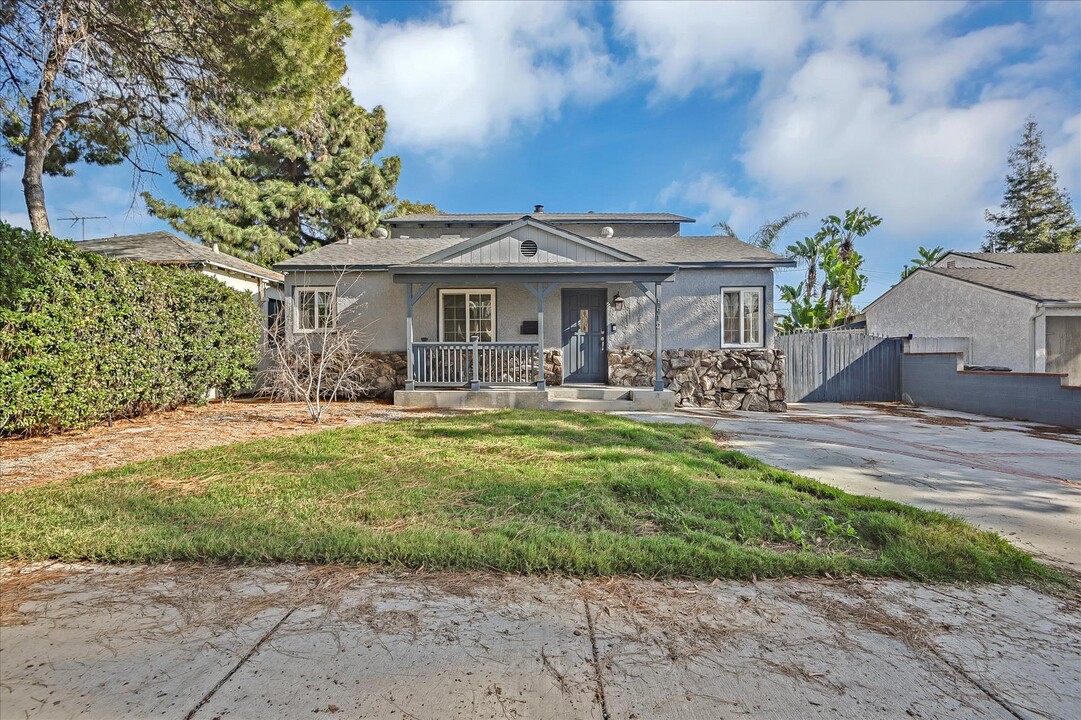 1612 N Niagara St in Burbank, CA - Building Photo