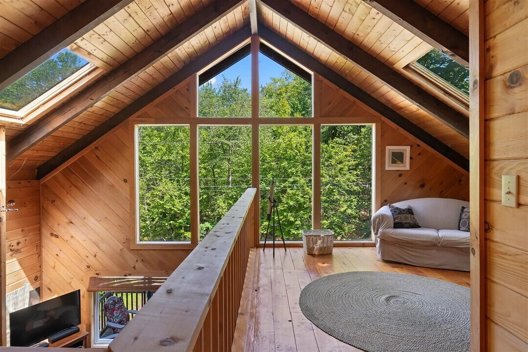 19 N Beach Rd in Raymond, ME - Foto de edificio