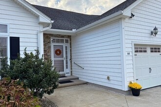 64 Mark Dr in Agawam, MA - Building Photo - Building Photo