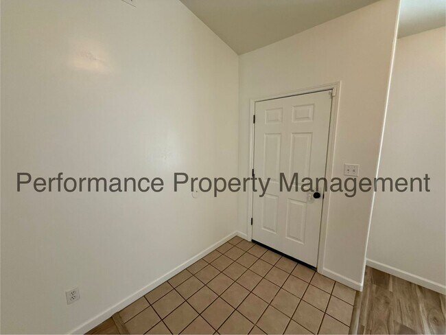 4310 Almond Grove Ln in Bakersfield, CA - Building Photo - Building Photo