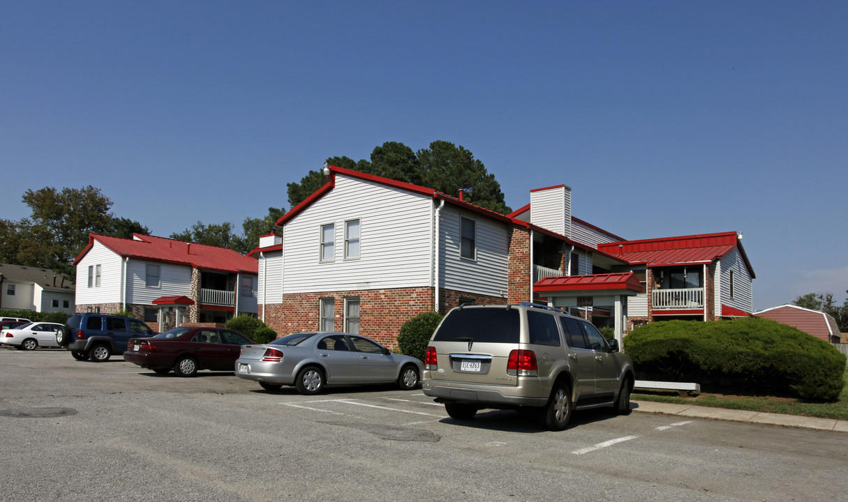 Bailey's Condos in Portsmouth, VA - Building Photo