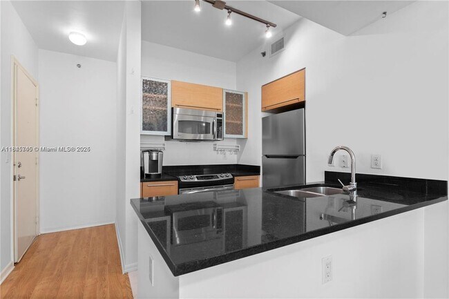 950 Brickell Bay Dr in Miami, FL - Building Photo - Building Photo