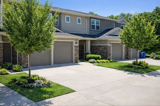 Chapel Ridge Townhomes in Lee's Summit, MO - Foto de edificio - Building Photo