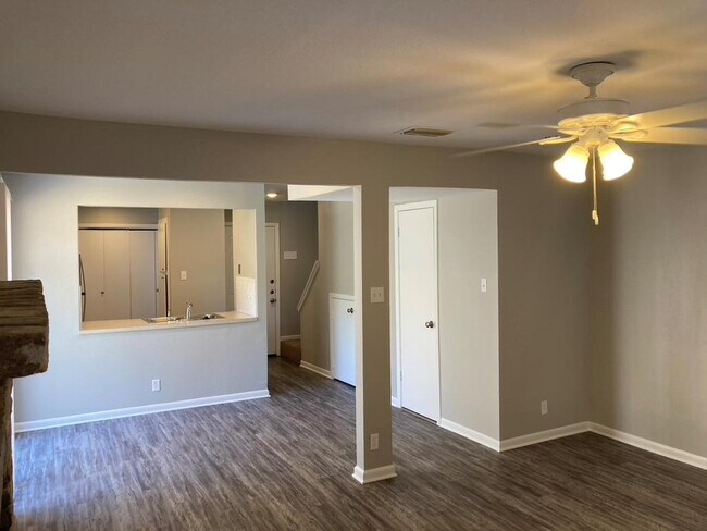 8106 Hood Cir in Austin, TX - Building Photo - Building Photo