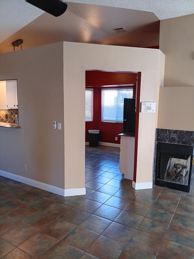 2732 Cathedral Ln in Las Vegas, NV - Building Photo - Building Photo