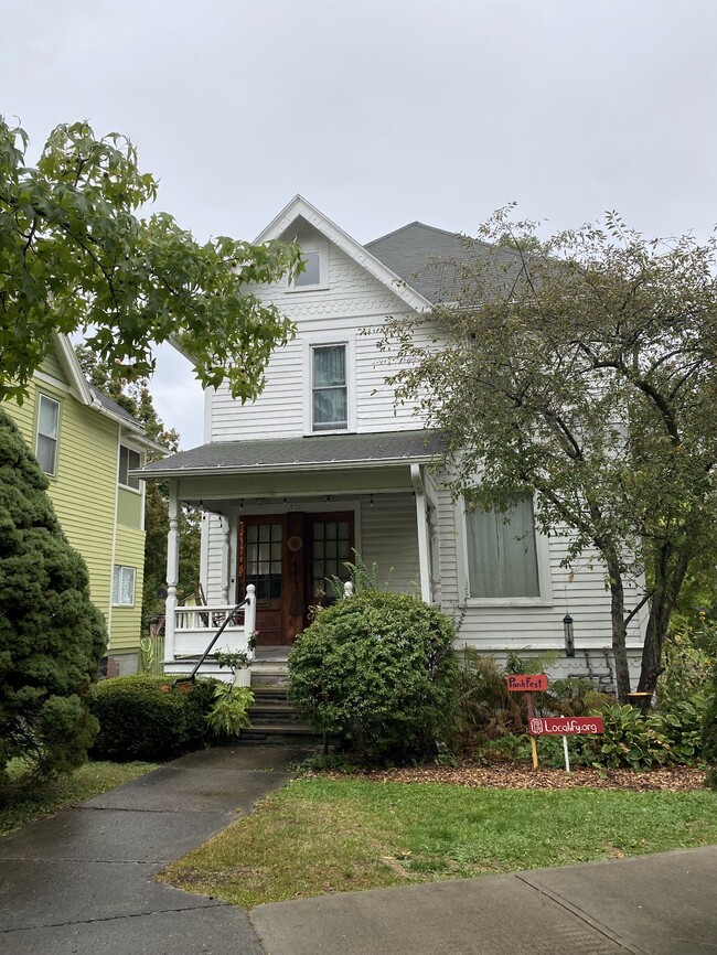 211 Willow Ave, Unit Unit 2 in Ithaca, NY - Foto de edificio - Building Photo