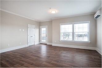 1163 Montauk Hwy, Unit C4 in Copiague, NY - Foto de edificio - Building Photo