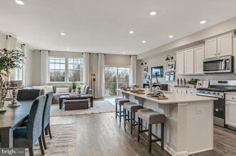 1107 Meadowlark Dr in Fogelsville, PA - Building Photo - Building Photo