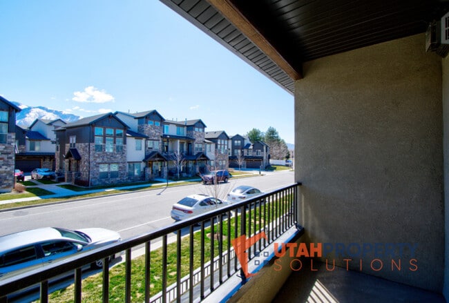 10464 S Beetdigger Blvd in Sandy, UT - Building Photo - Building Photo