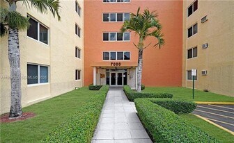 7000 NW 186th St, Unit 4-227 in Hialeah, FL - Building Photo