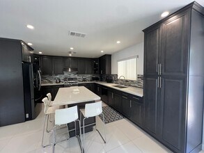 16349 Flanders St in Los Angeles, CA - Building Photo - Building Photo