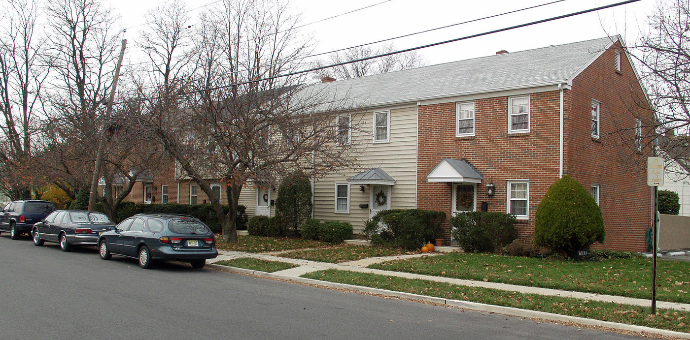 131-141 E 3rd St in Moorestown, NJ - Building Photo