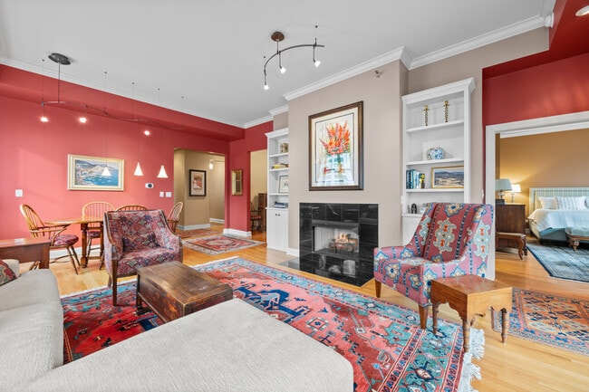 30 W Erie St in Chicago, IL - Building Photo - Building Photo