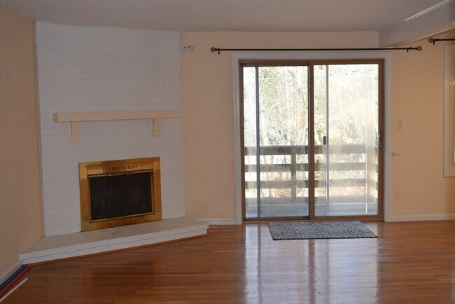 11 Hilltop Ln in Easton, MA - Building Photo - Building Photo