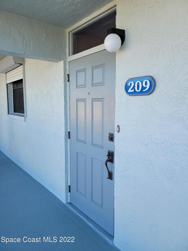 2101 S Atlantic Ave in Cocoa Beach, FL - Building Photo - Building Photo