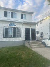 72-34 Almeda Ave in Queens, NY - Building Photo - Building Photo
