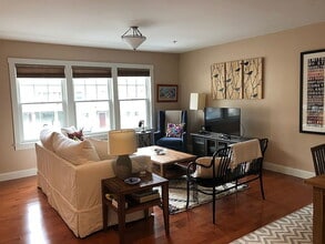 337 Mt Support Rd in Lebanon, NH - Foto de edificio - Building Photo