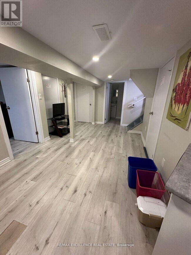 25 Barnesdale Ave S in Hamilton, ON - Building Photo - Building Photo