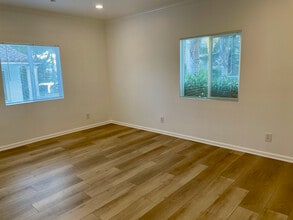 2628 S Burnside Ave, Unit 1 in Los Angeles, CA - Building Photo - Building Photo