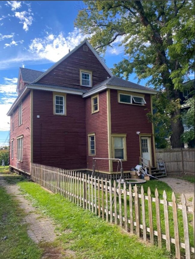 304 Highland St in Syracuse, NY - Building Photo - Building Photo