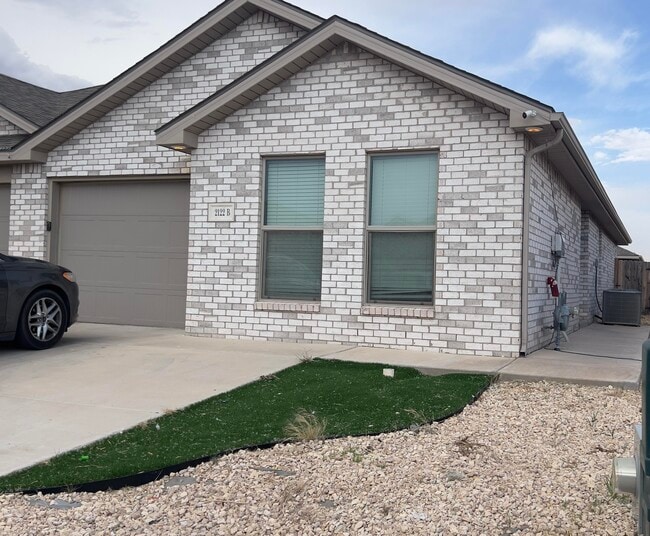 property at 2122 N Jayton Ave
