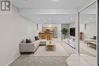 268 Johnson St in Barrie, ON - Building Photo - Building Photo