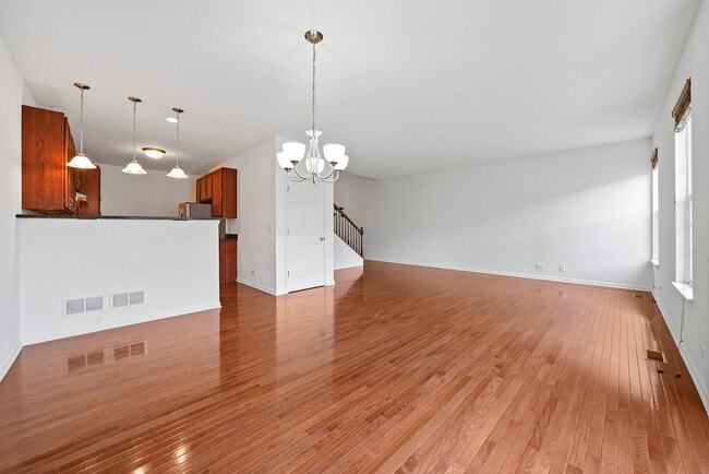 10 Carrington Cir in Burr Ridge, IL - Foto de edificio - Building Photo