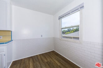 7012 Glasgow Ave in Los Angeles, CA - Building Photo - Building Photo