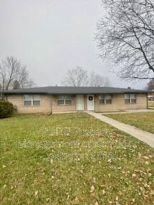4053 Victoria Way in Lexington, KY - Building Photo