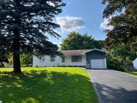 215 Mystic Ln in Rochester, NY - Building Photo