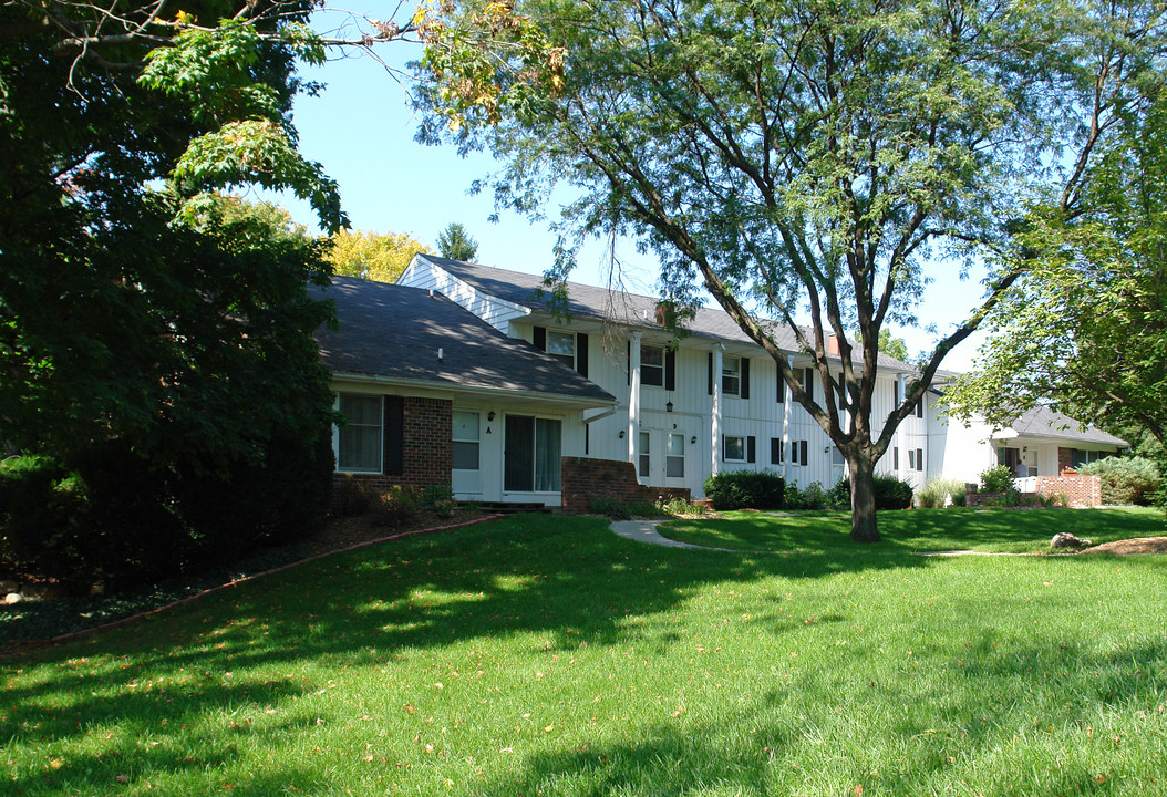 1934-1946 Hamilton Rd in Okemos, MI - Building Photo