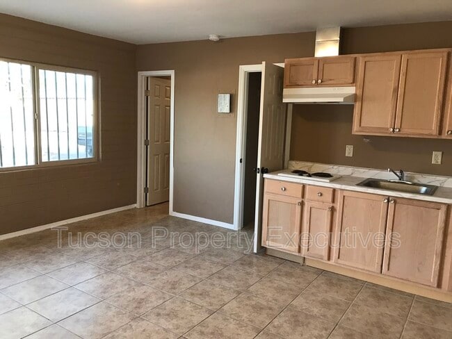232 W Flores St in Tucson, AZ - Building Photo - Building Photo