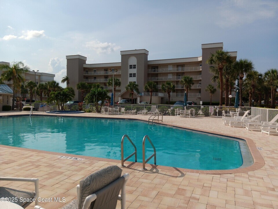 604 Shorewood Dr in Cape Canaveral, FL - Building Photo