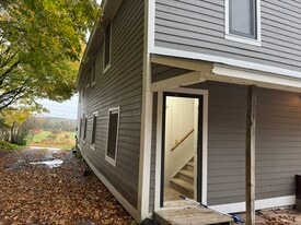 377 Charlotte Rd in Hinesburg, VT - Building Photo