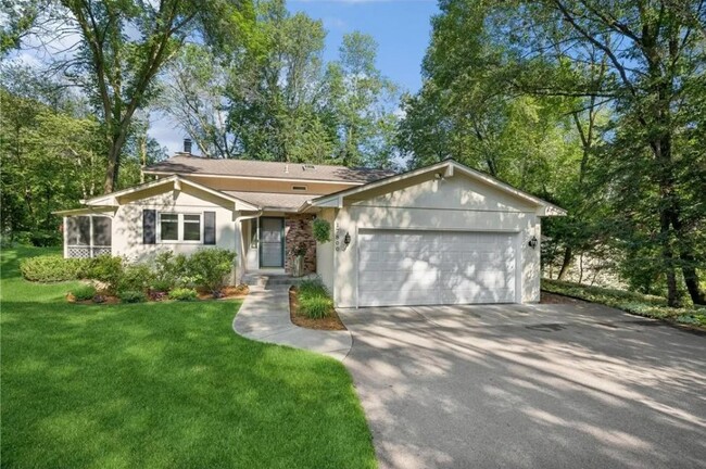 17800 Frommes Cir in Minnetonka, MN - Building Photo - Building Photo