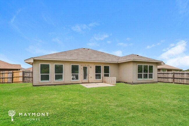 1200 Camden Yard Dr in Burleson, TX - Building Photo - Building Photo