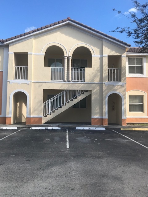 2461 SE 16th Ter, Unit 201 in Homestead, FL - Foto de edificio