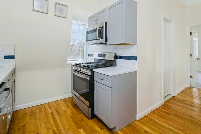 11 Edgemont Rd, Unit 1 in Katonah, NY - Foto de edificio - Building Photo